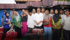 Kunjungan tersebut tidak hanya menjadi bentuk kepedulian, tetapi juga komitmen Pemerintah Kota Pontianak untuk memastikan seluruh korban mendapat penanganan cepat dan tepat. - foto Prokopim Pemkot Pontianak