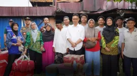 Kunjungan tersebut tidak hanya menjadi bentuk kepedulian, tetapi juga komitmen Pemerintah Kota Pontianak untuk memastikan seluruh korban mendapat penanganan cepat dan tepat. - foto Prokopim Pemkot Pontianak