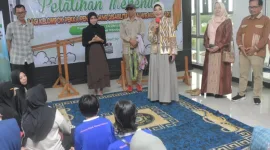 Kegiatan Workshop Trend Fashion 2026 dirangkaikan dengan coaching clinic bagi pelaku kriya dan desainer lokal. - foto humas.dekranasda.ptk