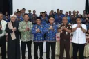 Wali Kota Pontianak Edi Rusdi Kamtono, menyampaikan apresiasi dan terima kasih kepada Kepala Kejaksaan Negeri (Kajari) Pontianak, Aluwi, atas dedikasi dan kontribusinya selama bertugas di Kota Pontianak. Edi menilai kerja sama antara Pemkot Pontianak dan kejaksaan selama ini berjalan baik dan harmonis. - foto Prokopim Pontianak