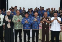 Wali Kota Pontianak Edi Rusdi Kamtono, menyampaikan apresiasi dan terima kasih kepada Kepala Kejaksaan Negeri (Kajari) Pontianak, Aluwi, atas dedikasi dan kontribusinya selama bertugas di Kota Pontianak. Edi menilai kerja sama antara Pemkot Pontianak dan kejaksaan selama ini berjalan baik dan harmonis. - foto Prokopim Pontianak