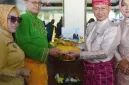 Wali Kota Pontianak, Edi Rusdi Kamtono, mengatakan, peringatan Hari Jadi ke-254 ini menjadi momentum bagi seluruh masyarakat untuk terus memperkuat semangat kebersamaan dan menjaga nilai-nilai budaya yang menjadi ciri khas Kota Khatulistiwa. foto : Wali Kota Pontianak, Edi Rusdi Kamtono dan Sultan Pontianak, Sultan Syarif Mahmud Melvin Alkadrie 