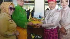 Wali Kota Pontianak, Edi Rusdi Kamtono, mengatakan, peringatan Hari Jadi ke-254 ini menjadi momentum bagi seluruh masyarakat untuk terus memperkuat semangat kebersamaan dan menjaga nilai-nilai budaya yang menjadi ciri khas Kota Khatulistiwa. foto : Wali Kota Pontianak, Edi Rusdi Kamtono dan Sultan Pontianak, Sultan Syarif Mahmud Melvin Alkadrie 