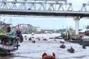 Wali Kota Pontianak, Edi Rusdi Kamtono, yang turut mengikuti susur sungai, mengatakan bahwa tradisi ini adalah pengingat akan perjalanan kota yang lahir dari pertemuan budaya dan nilai gotong royong. - Foto Prokopim Pontianak