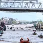 Wali Kota Pontianak, Edi Rusdi Kamtono, yang turut mengikuti susur sungai, mengatakan bahwa tradisi ini adalah pengingat akan perjalanan kota yang lahir dari pertemuan budaya dan nilai gotong royong. - Foto Prokopim Pontianak