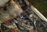  Kecelakaan tragis terjadi di simpang empat lampu merah Jalan Mayor Alianyang atau yang dikenal dengan Simpang Brimob, Kecamatan Sungai Raya, Kabupaten Kubu Raya, pada Sabtu (25/10/2025) malam. - foto TBNews Kubu Raya