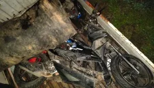 Kecelakaan tragis terjadi di simpang empat lampu merah Jalan Mayor Alianyang atau yang dikenal dengan Simpang Brimob, Kecamatan Sungai Raya, Kabupaten Kubu Raya, pada Sabtu (25/10/2025) malam. - foto TBNews Kubu Raya
