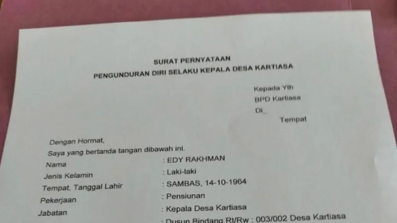 Fenomena pengunduran diri kepala desa lewat media sosial seperti yang dilakukan Edy menunjukkan bagaimana platform digital kini menjadi sarana komunikasi publik yang efektif dan langsung.