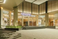 Novotel Pontianak siap membuka pintunya pada 18 November 2025, menghadirkan pengalaman menginap yang elegan dan penuh gaya di jantung Kota Khatulistiwa. - foto accor.