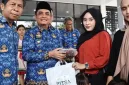 Wakil Wali Kota Pontianak Bahasan, mengajak masyarakat untuk memperbanyak konsumsi ikan sebagai upaya mencegah stunting dan meningkatkan asupan gizi keluarga. Menurutnya, ikan merupakan sumber protein penting yang mudah diperoleh dan sangat bermanfaat bagi tumbuh kembang anak.
foto Prokopim Pontianak