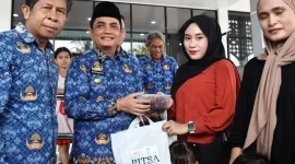 Wakil Wali Kota Pontianak Bahasan, mengajak masyarakat untuk memperbanyak konsumsi ikan sebagai upaya mencegah stunting dan meningkatkan asupan gizi keluarga. Menurutnya, ikan merupakan sumber protein penting yang mudah diperoleh dan sangat bermanfaat bagi tumbuh kembang anak.
foto Prokopim Pontianak