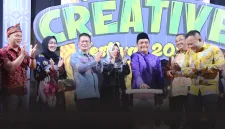 Festival ekonomi kreatif terbesar di Kota Pontianak itu langsung menyita perhatian ribuan pengunjung yang memadati area sepanjang jalan. - Foto Prokopim Pontianak