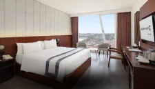 Melalui program “November Vaganza”, hotel berbintang empat ini menghadirkan deretan promo menginap, kuliner, hingga hiburan keluarga yang dikemas dengan nuansa hangat dan elegan khas Golden Tulip.