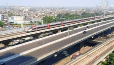 Proyek Kereta Cepat Jakarta–Bandung (Whoosh) merupakan proyek strategis nasional yang diresmikan sebagai simbol kemajuan transportasi Indonesia. - foto Dok