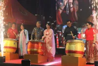 Festival dibuka dengan parade lampion megah dari halaman Kantor Wali Kota menuju area utama di depan Vihara Tri Dharma Bumi Raya. - foto Media Centre Singkawang