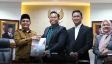 Wakil Wali Kota Pontianak Bahasan menyampaikan apresiasi atas pandangan umum yang disampaikan fraksi-fraksi DPRD Kota Pontianak terhadap Rancangan Peraturan Daerah (Ranperda) tentang Anggaran Pendapatan dan Belanja Daerah (APBD) Kota Pontianak Tahun Anggaran 2026. - foto Prokopim Pontianak