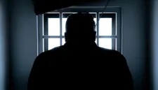 Bea Cukai Kalbar serahkan tersangka rokok ilegal ke Kejaksaan Negeri Pontianak, Rabu (5/11/2025). Pria berinisial M, yang diduga menjadi pengedar rokok tanpa pita cukai, resmi diserahkan bersama barang bukti sebanyak 594.784 batang rokok ilegal. - foto Ilustrasi