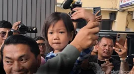 Anak perempuan berusia empat tahun itu tiba-tiba lenyap saat menemani kedua orang tuanya berolahraga di Taman Pakui Sayang, Jalan AP Pettarani, Minggu (2/11). - foto detik.com