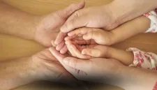 Panduan lengkap cara mengatasi tantrum 3 tahun dengan tenang. Pelajari penyebabnya, strategi efektif, dan tips pencegahan agar anak ceria dan emosi terkendali.