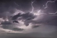 Cuaca Ekstrem Kalbar 20-27 November 2025 tingkatkan risiko Banjir ROB. BMKG peringatkan 10 wilayah Pesisir Kalbar waspada hujan lebat dan pasang maksimum air laut. - foto ilustrasi