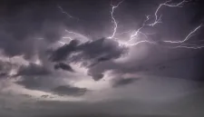 Cuaca Ekstrem Kalbar 20-27 November 2025 tingkatkan risiko Banjir ROB. BMKG peringatkan 10 wilayah Pesisir Kalbar waspada hujan lebat dan pasang maksimum air laut. - foto ilustrasi