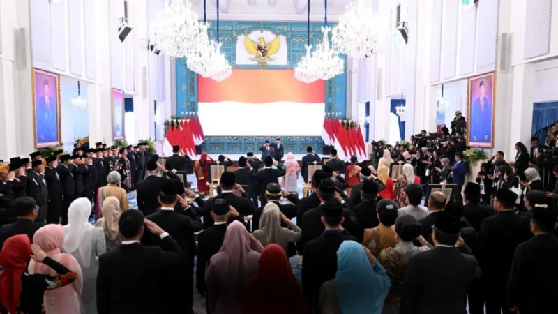 Presiden Prabowo Subianto menganugerahkan gelar Pahlawan Nasional kepada sepuluh tokoh dari berbagai daerah dalam sebuah upacara khidmat yang digelar di Istana Negara, Jakarta, pada Senin, 10 November 2025. Foto: BPMI Setpres/Kris
