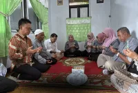 Wali Kota Pontianak Edi Rusdi Kamtono bertakziah ke rumah duka almarhum Halid Abdullah, korban kecelakaan lalu lintas yang melibatkan kendaraan tronton di Jalan Tanjungpura, Pontianak pada Rabu (12/11/2025) kemarin. - foto Pemkot Pontianak
