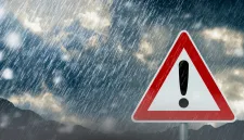 Kapal Sembako Dihantam Ombak di Karimata. Awak buang muatan demi selamat dari cuaca ekstrem. SAR Kayong Utara imbau waspada. - foto ilustrasi