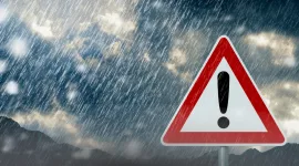 Kapal Sembako Dihantam Ombak di Karimata. Awak buang muatan demi selamat dari cuaca ekstrem. SAR Kayong Utara imbau waspada. - foto ilustrasi