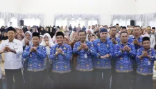 BPJS Ketenagakerjaan untuk Petugas Fardhu Kifayah resmi diberikan Pemkot Pontianak. Ini langkah nyata jamin perlindungan kecelakaan dan kematian. - foto Prokopim Pontianak