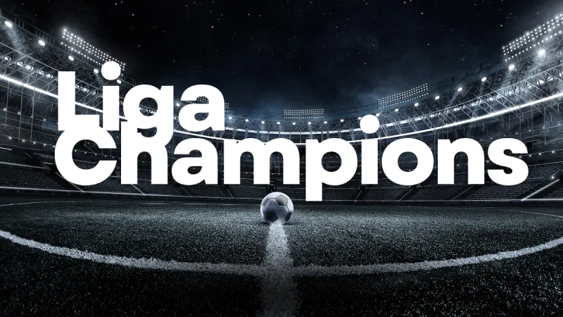 Liga Champions SCTV kembali memanggil para penggemar sepak bola Eropa ke dalam pusaran drama, rivalitas, dan emosi yang tak tertandingi. Pekan ini, 5 hingga 6 November 2025, panggung termegah Eropa menggelar laga-laga dari Matchday 4 League Phase, yang menjanjikan duel-duel klasik sarat gengsi. Fokus utama tertuju pada dua big match yang berpotensi memecah rekor sempurna: Liverpool yang menantang Real Madrid, dan pertemuan titan modern, Paris Saint-Germain (PSG) melawan Bayern Munchen.Jadwal Liga Champions 2025/2026 di pekan krusial ini akan menjadi penentu siapa yang berhak mengklaim posisi puncak dan siapa yang harus berjuang lebih keras untuk lolos ke babak selanjutnya. Ini bukan hanya tentang poin, tapi tentang harga diri dan dominasi di Benua Biru.💥 Sorotan Utama: Duel Ulangan Final Paling EmosionalLaga paling bergengsi pada matchday keempat kali ini mempertemukan dua raksasa dengan sejarah panjang: Liverpool kontra Real Madrid. Pertandingan ini selalu menyajikan aroma balas dendam sejak beberapa pertemuan terakhir, terutama setelah final-final Liga Champions yang dimenangkan oleh Los Blancos.Meski akan disiarkan melalui Vidio, duel di Anfield yang dimulai pada Rabu (5/11/2025) pukul 03:00 WIB ini akan menjadi magnet bagi seluruh mata dunia. Mengingat Real Madrid sering menjadi mimpi buruk The Reds di kompetisi ini.Sementara itu, cerita di Parc des Princes juga tak kalah panas. PSG akan menjamu Bayern Munchen. Ini adalah kali ketiga mereka bertemu dalam setahun terakhir.PSG akan menjemput laga dengan memori indah usai menyingkirkan Bayern di perempat final Piala Dunia Antarklub musim panas lalu.Namun, rekor Bayern setelah kekalahan tersebut sungguh menakutkan. Pasukan Vincent Kompany menyapu bersih 15 kemenangan dari 15 laga musim ini, menjadi satu-satunya tim di lima liga top Eropa yang masih sempurna. Di antara mereka, hanya satu yang akan mempertahankan rekor kemenangan 100% di Matchday 4.🎯 Arsenal Jaga Konsistensi: Ujian Berat di Fortuna ArenaSiaran langsung SCTV akan dibuka dengan penampilan klub London Utara, Arsenal. Mereka akan bertandang ke markas Slavia Praha di Fortuna Arena pada Rabu (5/11/2025) pukul 00:45 WIB.The Gunners datang dengan percaya diri tinggi. Mereka mencatat delapan kemenangan beruntun, dan tujuh di antaranya diraih tanpa kebobolan satu pun. Konsistensi lini belakang menjadi kunci utama kebangkitan tim asuhan Mikel Arteta ini.Arsenal punya kenangan manis di Fortuna Arena, pernah menang telak 4-0 di sana pada perempat final Liga Europa 2021. Catatan ini tentu menjadi motivasi ekstra bagi pemain seperti Bukayo Saka dan kolega.Namun, Slavia Praha bukanlah tim penghias papan tengah. Pasukan Jindrich Trpisovsky belum terkalahkan dalam enam laga terakhir. Ditambah lagi, Arsenal harus tampil tanpa striker andalan mereka, Viktor Gyokeres, yang absen karena cedera. Absennya Gyokeres memaksa Arteta mencari opsi rotasi yang harus terbukti efektif.⚡ Reuni Emosional Haaland dan Misi Bangkit ChelseaDua laga yang melibatkan tim Inggris lainnya juga akan disiarkan langsung oleh SCTV pada Kamis (6/11/2025) dini hari, mempertemukan emosi dan kebutuhan poin.Haaland vs Borussia Dortmund: Kisah Mantan TerindahLaga paling ditunggu adalah Manchester City menjamu Borussia Dortmund di Etihad Stadium pada pukul 03:00 WIB. Ini adalah pertemuan emosional bagi Erling Haaland, yang untuk kedua kalinya akan menghadapi mantan klubnya.Haaland datang dengan performa monster, mengoleksi 13 gol dari 10 pertandingan liga dan belum pernah absen mencetak gol di Liga Champions musim ini. Kepercayaan dirinya tak perlu dipertanyakan lagi.Di sisi lain, Dortmund tiba dengan catatan tujuh kali nirbobol (tidak kebobolan) di liga domestik. Namun, lini pertahanan mereka di Eropa justru rapuh, dengan tujuh gol sudah bersarang di gawang mereka dari tiga laga fase grup.Pertemuan ini tidak hanya menjadi ajang reuni, tetapi juga laga penentuan takhta puncak grup. City bertekad mempertahankan tren positif, sementara Die Borussen ingin membuktikan bahwa mereka masih merupakan kekuatan yang patut diperhitungkan di kancah Eropa.Chelsea Mencari Kestabilan di BakuSebelumnya, Chelsea akan bertandang ke Tofiq Bahramov Republican Stadium, markas Qarabag, pada pukul 00:45 WIB. Setelah sempat tersandung di laga pembuka, pasukan Enzo Maresca telah bangkit dengan dua kemenangan beruntun.Kembalinya Joao Pedro dari skorsing menjadi dorongan besar bagi The Blues yang tengah memburu kemenangan ketiga berturut-turut di Liga Champions.Maresca sendiri punya motivasi mengulang sejarah saat Chelsea pernah membungkam Qarabag dengan agregat 10-0 pada musim 2017/18. Walau di atas kertas Chelsea lebih diunggulkan, Qarabag terbukti mengejutkan musim ini dengan memetik dua kemenangan penting di fase grup. Tuan rumah diyakini akan memberikan perlawanan sengit di hadapan pendukungnya sendiri.Pekan Liga Champions ini adalah tentang pemenang dan yang bertahan. Bagi setiap klub, Matchday 4 menjadi momen krusial untuk mengukuhkan posisi, mengubah narasi, dan membuka jalan menuju babak gugur.🗓️ Jadwal Lengkap Siaran Langsung SCTV Liga ChampionsBerikut adalah ringkasan jadwal siaran langsung Liga Champions Matchday 4 yang bisa disaksikan di SCTV:Hari, TanggalWaktu (WIB)PertandinganSaluran TVRabu, 5 November 202500:45Slavia Praha vs ArsenalSCTV, VidioRabu, 5 November 202503:00PSG vs Bayern MunchenSCTV, VidioKamis, 6 November 202500:45Qarabag vs ChelseaSCTV, VidioKamis, 6 November 202503:00Man City vs DortmundSCTV, VidioPertandingan menarik lainnya seperti Liverpool vs Real Madrid (03:00 WIB, Rabu), Club Brugge vs Barcelona (03:00 WIB, Kamis), dan Juventus vs Sporting Lisbon (03:00 WIB, Rabu) dapat disaksikan melalui layanan live streaming Vidio.
