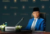 Menteri Luar Negeri Republik Indonesia, Sugiono, menegaskan pentingnya memastikan setiap langkah menuju perdamaian di Gaza memiliki mandat dan legitimasi internasional yang kuat. Pernyataan tersebut disampaikan Menlu Sugiono dalam Pertemuan Tingkat Menteri mengenai Palestina yang diselenggarakan di Istanbul, Turki (3/11). - foto Menlu Sugiono - Kemenlu