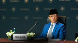 Menteri Luar Negeri Republik Indonesia, Sugiono, menegaskan pentingnya memastikan setiap langkah menuju perdamaian di Gaza memiliki mandat dan legitimasi internasional yang kuat. Pernyataan tersebut disampaikan Menlu Sugiono dalam Pertemuan Tingkat Menteri mengenai Palestina yang diselenggarakan di Istanbul, Turki (3/11). - foto Menlu Sugiono - Kemenlu
