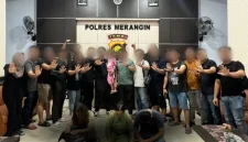 Tiga pelaku penculikan yang terdiri atas dua perempuan berinisial ME dan NA, serta seorang pria bernama AS, berhasil dibekuk di Jambi. Kepolisian mengonfirmasi bahwa ketiganya kini sedang dibawa ke Makassar untuk proses hukum lebih lanjut.
- foto Istimewa