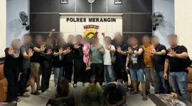 Tiga pelaku penculikan yang terdiri atas dua perempuan berinisial ME dan NA, serta seorang pria bernama AS, berhasil dibekuk di Jambi. Kepolisian mengonfirmasi bahwa ketiganya kini sedang dibawa ke Makassar untuk proses hukum lebih lanjut.
- foto Istimewa