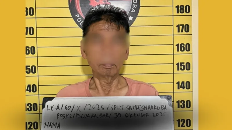 Kasus ini bermula dari kecurigaan petugas Bea Cukai terhadap sebuah paket mencurigakan di Kargo Bandara Internasional Supadio, hingga akhirnya menyeret seorang pria berusia 61 tahun ke jeruji besi. - foto TBNews Polres Kubu Raya