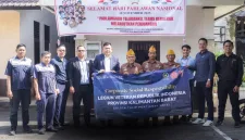 manajemen hotel berbintang empat tersebut menunjukkan penghargaan mendalam dengan mengunjungi Legiun Veteran Republik Indonesia (LVRI) Kalimantan Barat serta memberikan bantuan sembako kepada para veteran. - foto Golden Tulip