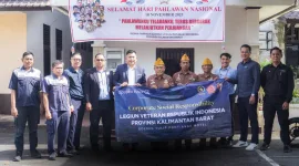 manajemen hotel berbintang empat tersebut menunjukkan penghargaan mendalam dengan mengunjungi Legiun Veteran Republik Indonesia (LVRI) Kalimantan Barat serta memberikan bantuan sembako kepada para veteran. - foto Golden Tulip