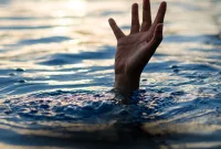 Tragedi pilu remaja tenggelam di Sambas (F, 12 tahun) di Sungai Semparuk. Polisi ungkap kronologi dan imbau pengawasan ketat anak di area sungai.