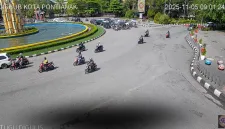 Melalui kanal YouTube resmi CCTV Dishub Kota Pontianak, masyarakat kini dapat memantau secara langsung situasi lalu lintas di sejumlah ruas jalan secara real time. - foto tangkapan layar YT Dishub Pontianak