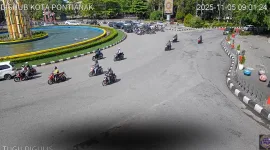 Melalui kanal YouTube resmi CCTV Dishub Kota Pontianak, masyarakat kini dapat memantau secara langsung situasi lalu lintas di sejumlah ruas jalan secara real time. - foto tangkapan layar YT Dishub Pontianak