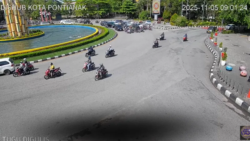 Melalui kanal YouTube resmi CCTV Dishub Kota Pontianak, masyarakat kini dapat memantau secara langsung situasi lalu lintas di sejumlah ruas jalan secara real time. - foto tangkapan layar YT Dishub Pontianak
