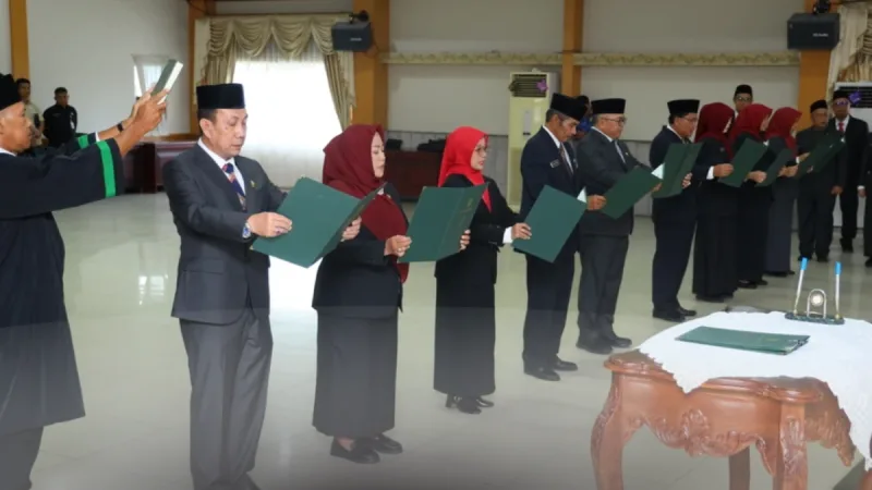 Wali Kota Pontianak Lantik PPT Pratama (9 pejabat baru). Edi Kamtono tegaskan inovasi, digitalisasi, dan penggunaan AI demi layanan publik tercepat. - foto Prokopim Pontianak